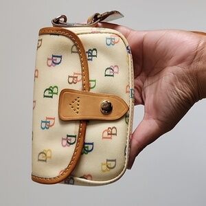 *Givvy* Dooney & Bourke Pouch